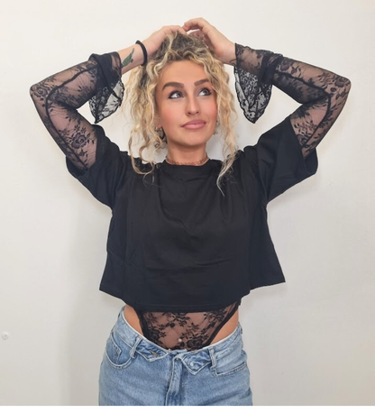 Body con T-shirt in Pizzo Floreale con Manica a Campana