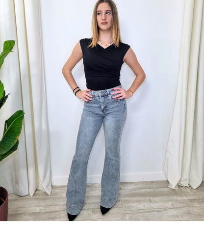 Jeans Flare a Zampa – Lavaggio Medio