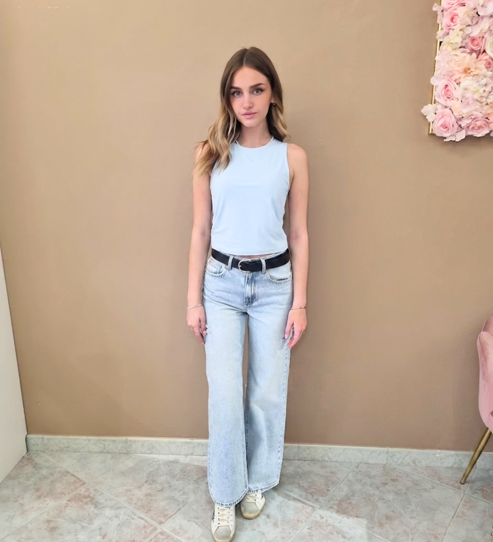 Jeans  con Dettagli Strappati Laterali