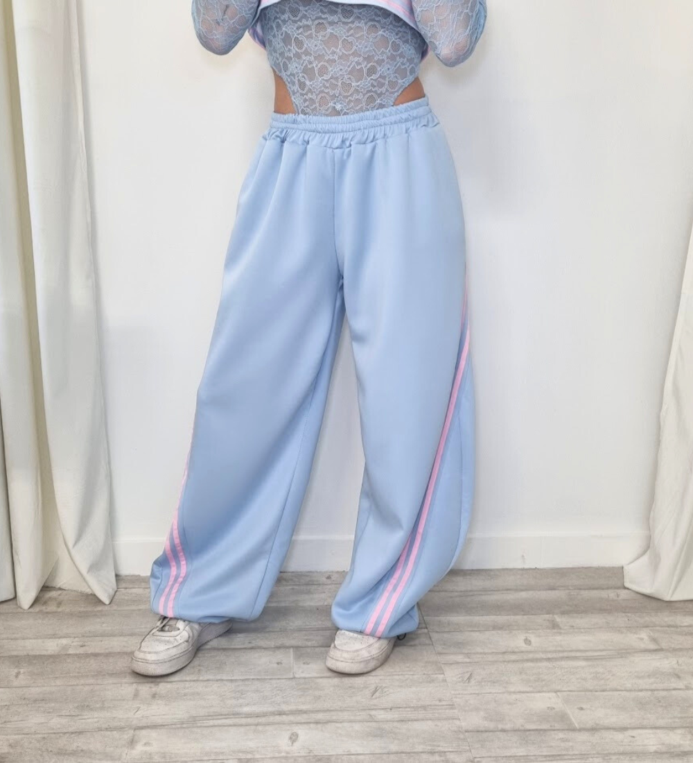 Pantaloni Jogger Wide-Leg con Bande Laterali – Il Mix Perfetto tra Comfort e Tendenza