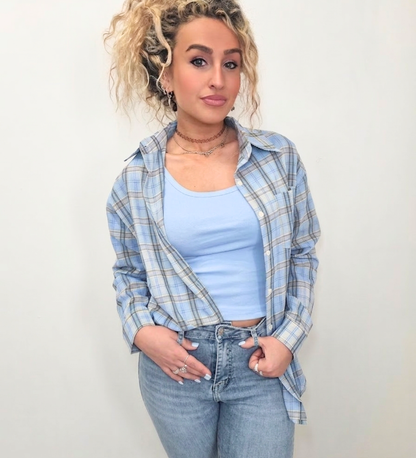 Combo Urban Casual: Camicia a Quadri & Top Crop