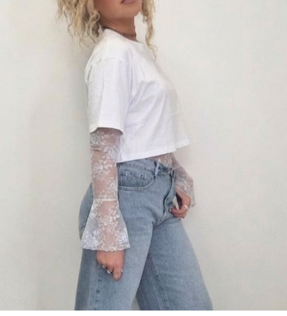 Body con T-shirt in Pizzo Floreale con Manica a Campana