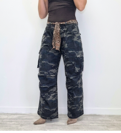 Pantaloni Cargo Camouflage con Effetto Lavato