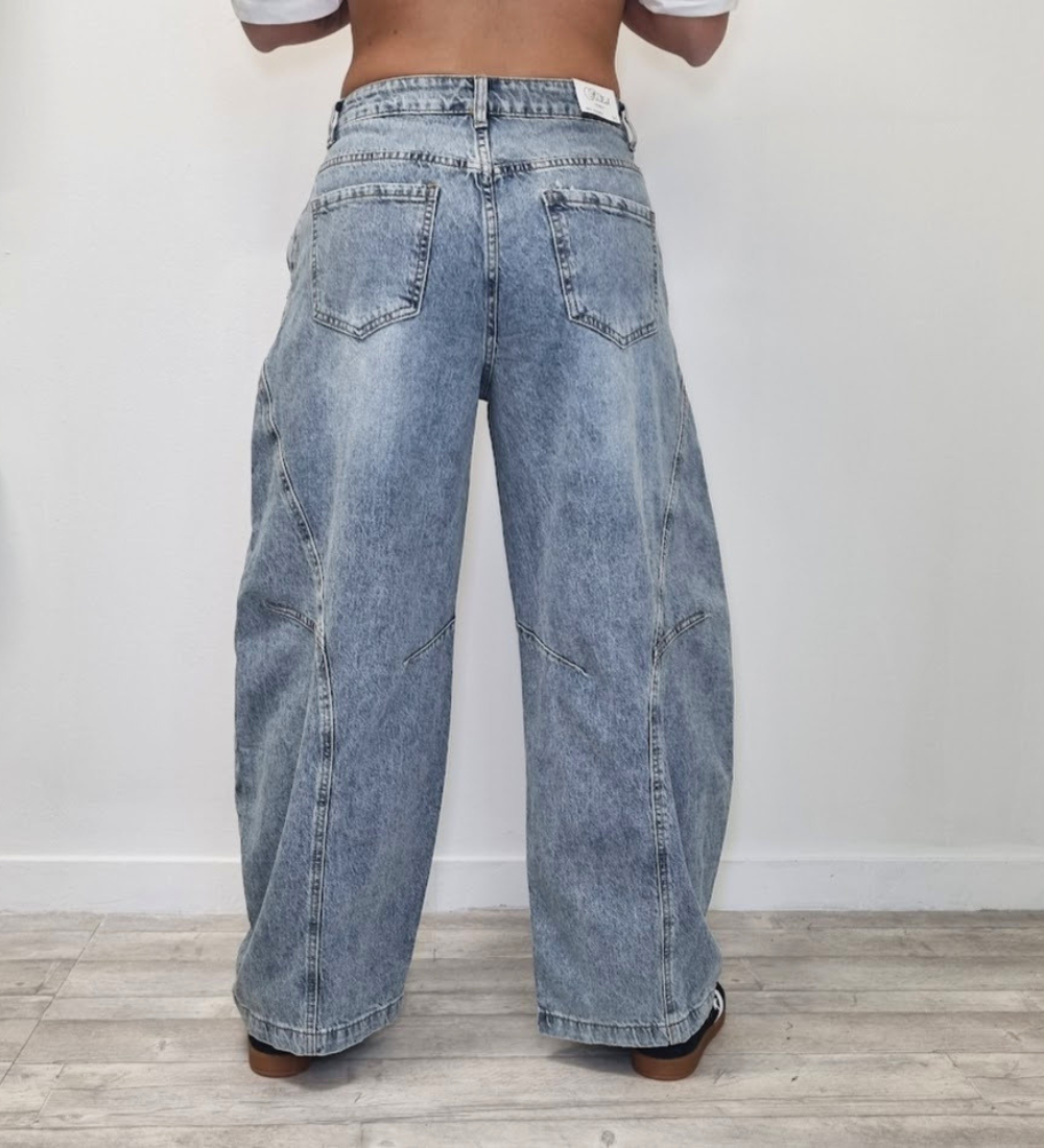 Jeans Wide Leg con Chiusura Asimmetrica – Street Vibes
