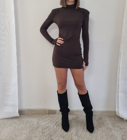 Abito Corto a Collo Alto con Spalla Arricciata