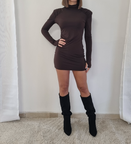 Abito Corto a Collo Alto con Spalla Arricciata